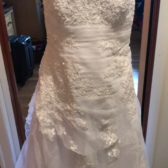 Wedding Gown - Picture 4 of 8